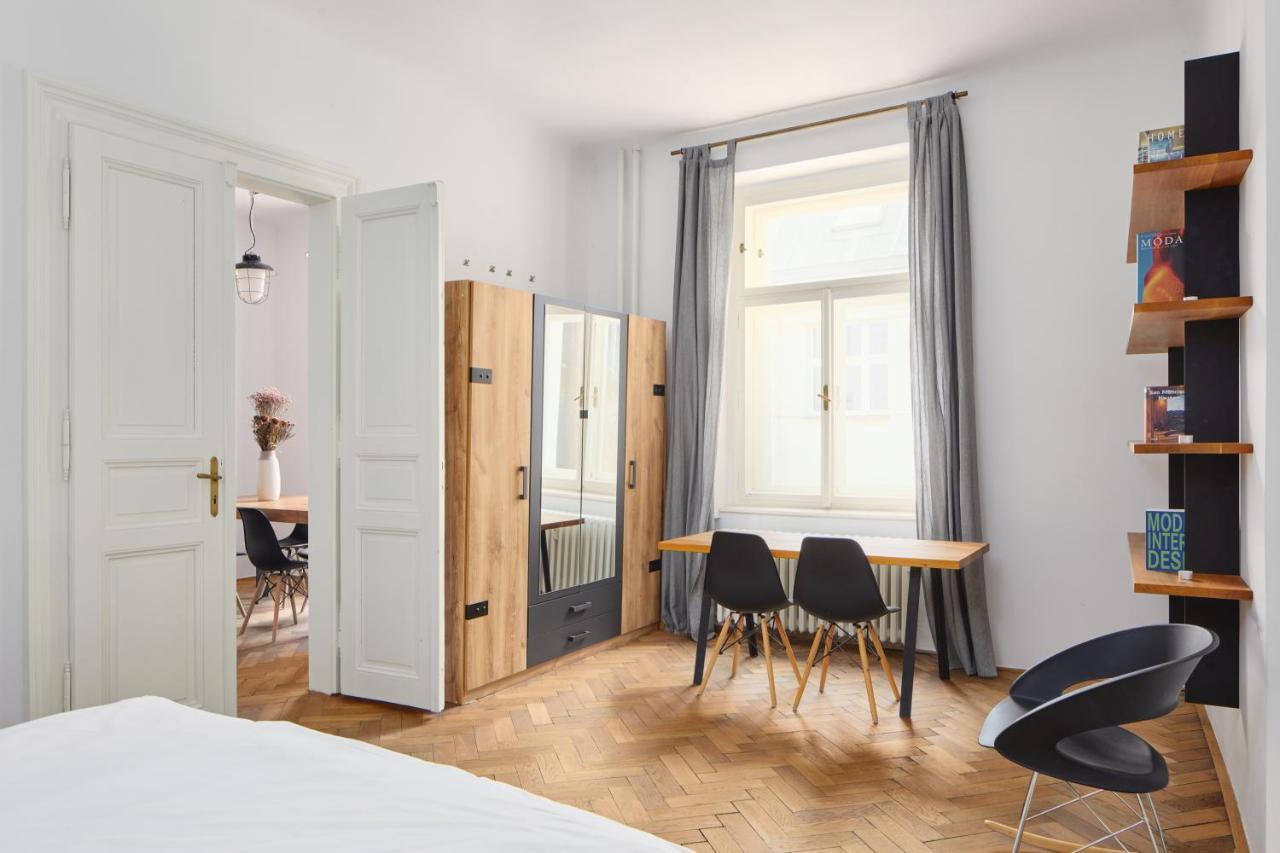 Artsy Flat Near Wenceslas Square By Days * Prag