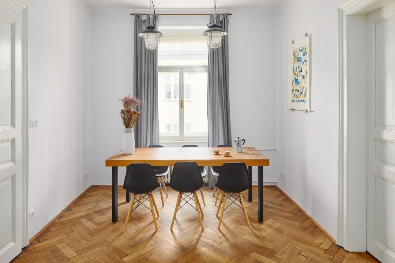 Artsy Flat Near Wenceslas Square By Days Apartmán *