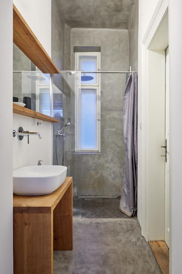 Artsy Flat Near Wenceslas Square By Days Apartmán