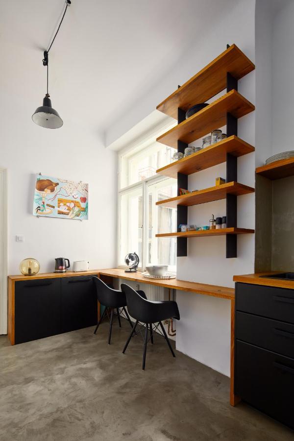 Artsy Flat Near Wenceslas Square By Days Apartmán