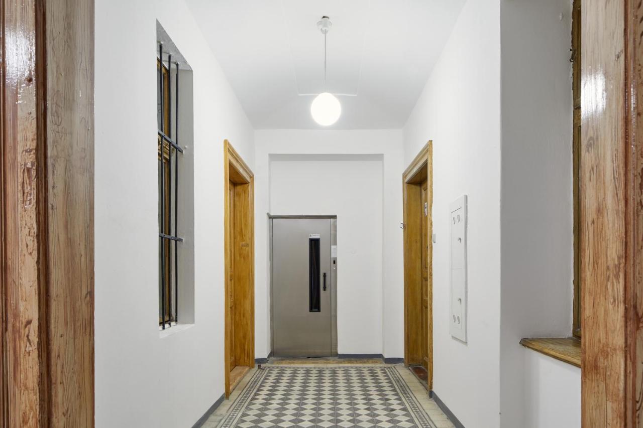 Artsy Flat Near Wenceslas Square By Days * Prag